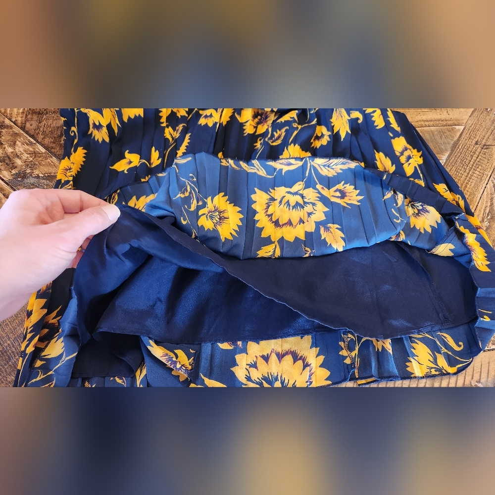 J. CREW Pleated Midi Wrap Dress Navy + Gold Floral Size 2 - Picture 9 of 11